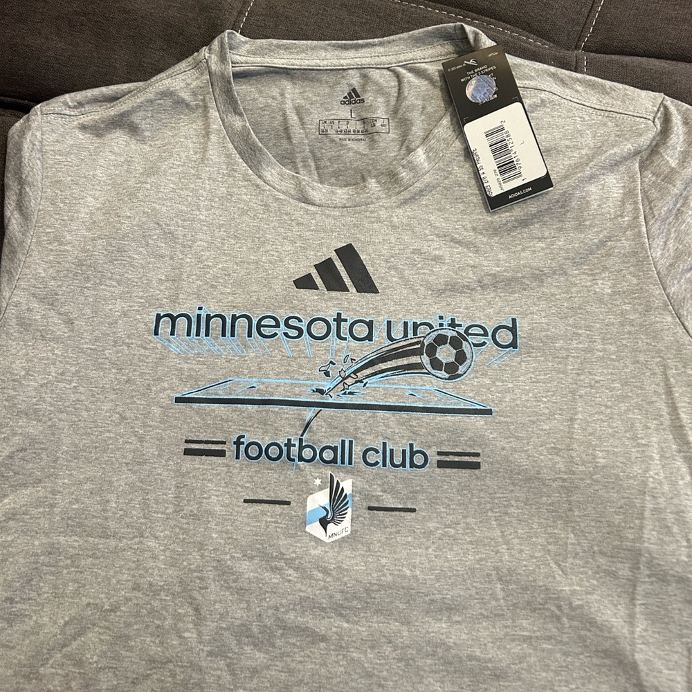 adidas Women's Minnesota United FC Vintage World Pre-Game Short Sleeve T-Shirt - Picture 4 of 5